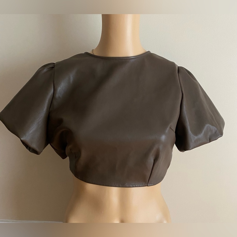 Kirious Los Angeles Faux Leather Crop Top Tie back puffed sleeves. Women’s M